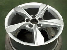 Load image into Gallery viewer, 1x Alufelge 17 Zoll 7.5&quot; 5x112 38ET Glanz Silber 8W0601025 Audi B9 Rim Wheel