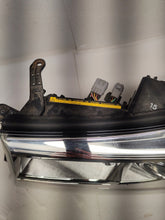 Laden Sie das Bild in den Galerie-Viewer, Frontscheinwerfer Toyota Land Cruiser 200 LC200 Xenon Links Headlight SCH1900364740fs