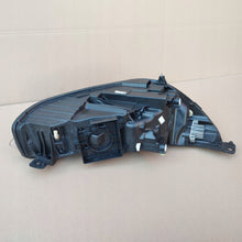 Laden Sie das Bild in den Galerie-Viewer, Frontscheinwerfer Ford Focus NX7B-13E015-CD Full LED Rechts oder Links SCH6205570272ta