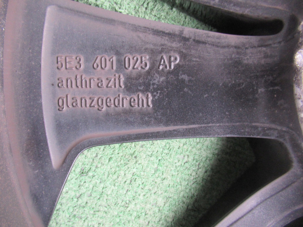 1x Alufelge 18 Zoll 7.5" 5x112 48ET Glanz Schwarz 5E3601025N Skoda Octavia 5e3 I FEL1709357104vu