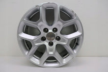 Load image into Gallery viewer, 1x Alufelge 17 Zoll 7.0" 5x110 40ET Glanz Silber 735577525 Jeep Renegade FEL5111366840br