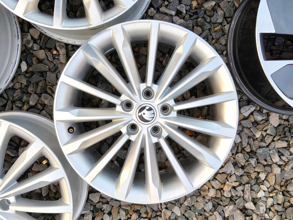 4x Alufelge 18 Zoll 7.0" 5x112 43ET Glanz Silber 565601025E Skoda I Rim Wheel FEL9809448297fn