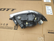 Load image into Gallery viewer, Frontscheinwerfer BMW 1 E87 7180831-02 Xenon Links Scheinwerfer Headlight