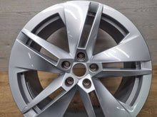 Laden Sie das Bild in den Galerie-Viewer, 1x Alufelge 19 Zoll 8.0" 5x112 45ET Glanz Silber 5LA601025B Skoda Enyaq Iv FEL5807616601jt