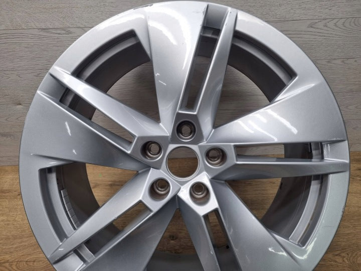 1x Alufelge 19 Zoll 8.0" 5x112 45ET Glanz Silber 5LA601025B Skoda Enyaq Iv FEL5807616601jt