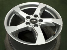 Load image into Gallery viewer, 1x Alufelge 17 Zoll 7.5&quot; 5x112 48ET Glanz Silber 5V0601025 Audi Rim Wheel