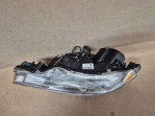 Laden Sie das Bild in den Galerie-Viewer, Frontscheinwerfer Mitsubishi Outlander 8301C4-11 Xenon Links Headlight