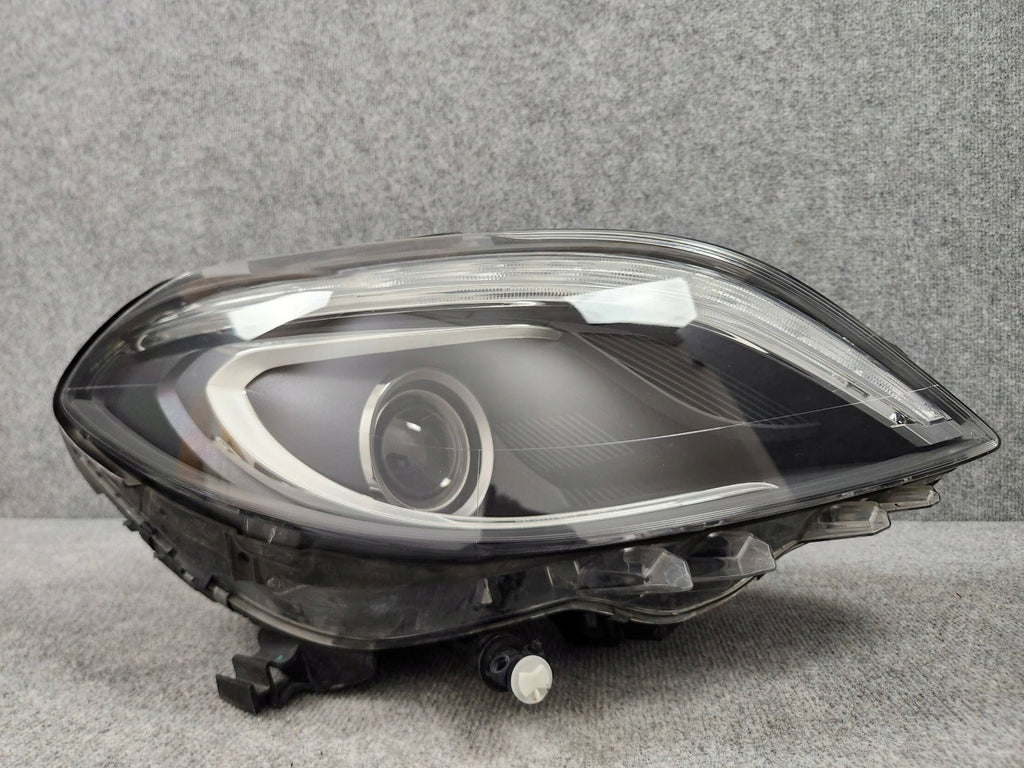 Frontscheinwerfer Mercedes-Benz W246 A2468201661 030127127200 Xenon Rechts SCH9029967737th