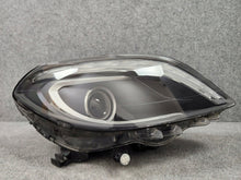 Laden Sie das Bild in den Galerie-Viewer, Frontscheinwerfer Mercedes-Benz W246 A2468201661 030127127200 Xenon Rechts SCH9029967737th