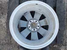 Load image into Gallery viewer, 1x Alufelge 16 Zoll 7.0&quot; 5x112 42ET Glanz Silber 4F0601025 Audi A6 C6 Rim Wheel