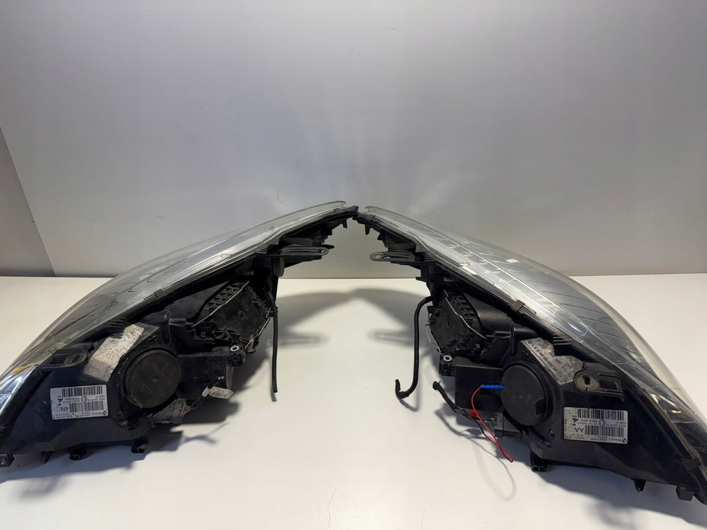 Frontscheinwerfer Renault Megane III 260607449R 260100017R Rechts oder Links SCH6740236059mm