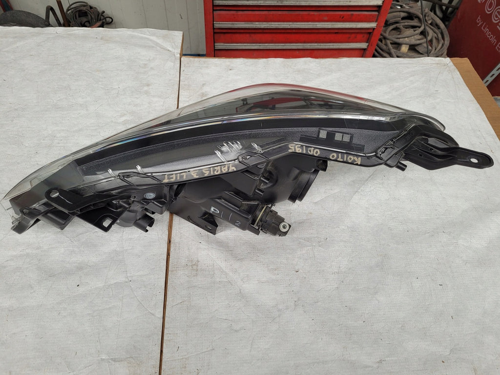 Frontscheinwerfer Toyota Yaris Rechts Scheinwerfer Headlight