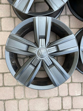 Laden Sie das Bild in den Galerie-Viewer, 4x Alufelge 17 Zoll 7.0" 5x120 55ET Matt Schwarz 7E0601025P VW Multivan FEL5125066094mj