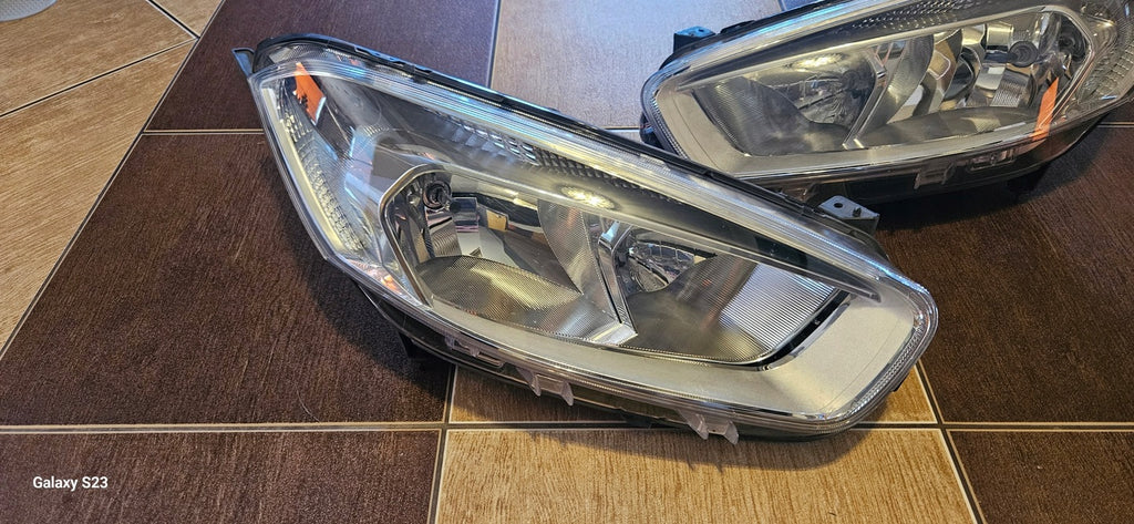 Frontscheinwerfer Ford Courier ET7613W029AK ET7613W030AK Rechts oder Links SCH4490521091sw