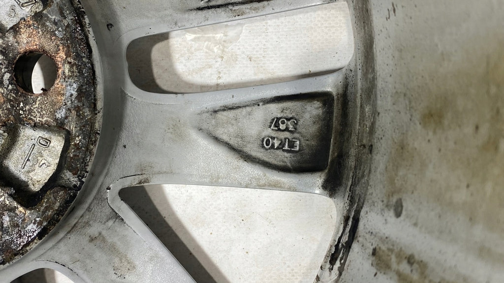 1x Alufelge 15 Zoll 6.0" 5x100 40ET Glanz Silber 6R0601025 VW Polo Rim Wheel