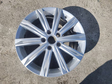 Load image into Gallery viewer, 1x Alufelge 17 Zoll 6.5&quot; 5x112 5TA601025D Vw Rim Wheel