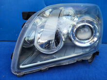 Laden Sie das Bild in den Galerie-Viewer, Frontscheinwerfer Toyota Avensis Links Scheinwerfer Headlight SCH2893995561wo