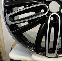 Laden Sie das Bild in den Galerie-Viewer, 1x Alufelge 19 Zoll 8.0&quot; 5x112 57ET 6856056 Mini Clubman F54 Rim Wheel