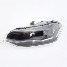 Laden Sie das Bild in den Galerie-Viewer, Frontscheinwerfer VW Polo 2G1941035B Links Scheinwerfer Headlight