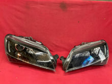 Laden Sie das Bild in den Galerie-Viewer, Frontscheinwerfer Skoda Superb III 3V1941017A Ein Stück (Rechts oder Links)