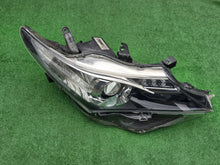 Load image into Gallery viewer, Frontscheinwerfer Toyota Auris 89907726 Rechts Scheinwerfer Headlight SCH1730426664sj