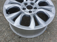 Laden Sie das Bild in den Galerie-Viewer, 1x Alufelge 17 Zoll 7.0" 5x110 40ET Silber 735571468 Fiat 500x Rim Wheel FEL9704370132tk