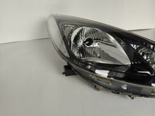 Laden Sie das Bild in den Galerie-Viewer, Frontscheinwerfer Mazda 2 Rechts Scheinwerfer Headlight SCH8331740818gr