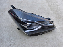 Laden Sie das Bild in den Galerie-Viewer, Frontscheinwerfer Toyota Yaris FPW1718 Rechts Scheinwerfer Headlight SCH6970692350pw