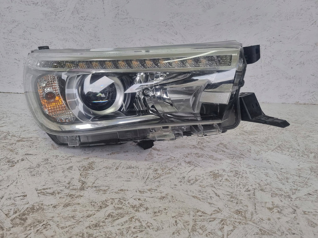 Frontscheinwerfer Toyota Hilux VIII MKE174 Rechts Scheinwerfer Headlight SCH2279865543ty