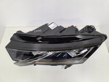 Laden Sie das Bild in den Galerie-Viewer, Frontscheinwerfer Skoda Octavia IV 5E4941035 Links Scheinwerfer Headlight SCH5744532681ic