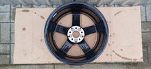 Laden Sie das Bild in den Galerie-Viewer, 1x Alufelge 18 Zoll 7.5" 5x112 49ET Glanz Schwarz A1774013200 Mercedes-Benz FEL9717056836jo