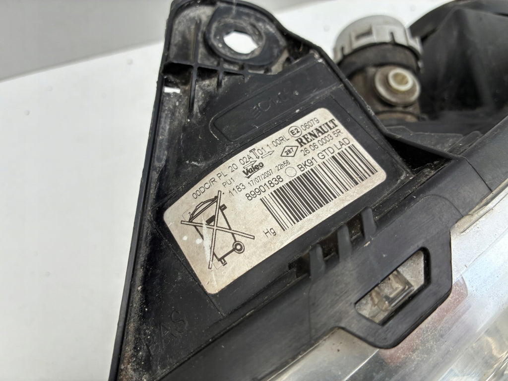 Frontscheinwerfer Renault Laguna III 260600035 Xenon Links Headlight SCH1062913069bv
