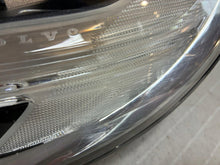 Laden Sie das Bild in den Galerie-Viewer, Frontscheinwerfer Volvo V40 31677022 Links Scheinwerfer Headlight SCH3788137417fv