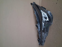 Laden Sie das Bild in den Galerie-Viewer, Frontscheinwerfer Toyota Corolla 81110-02S60 Links Scheinwerfer Headlight SCH8274399088nt