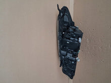 Laden Sie das Bild in den Galerie-Viewer, Frontscheinwerfer Toyota Yaris Rechts Scheinwerfer Headlight SCH6934399216wq