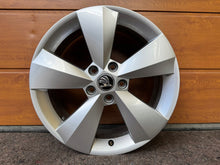 Laden Sie das Bild in den Galerie-Viewer, 1x Alufelge 17 Zoll 6.5&quot; 5x112 38ET Glanz Silber 565601025J Skoda Kodiaq