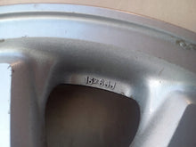 Laden Sie das Bild in den Galerie-Viewer, 1x Alufelge 15 Zoll 6.0&quot; 5x100 39ET Matt Silber 42611-2B010 Toyota Carina E