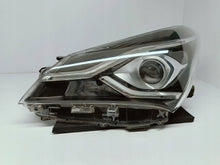 Laden Sie das Bild in den Galerie-Viewer, Frontscheinwerfer Toyota Yaris Links Scheinwerfer Headlight SCH4084616102ku