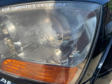 Laden Sie das Bild in den Galerie-Viewer, Frontscheinwerfer Kia Sorento I Links Scheinwerfer Headlight SCH6460870462ki