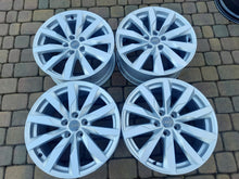 Laden Sie das Bild in den Galerie-Viewer, 4x Alufelge 18 Zoll 8.0" 5x112 40ET Glanz Silber Audi A4 Rim Wheel FEL8102459845id