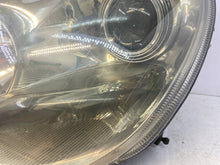 Laden Sie das Bild in den Galerie-Viewer, Frontscheinwerfer Mercedes-Benz W220 A2208202361 Xenon Links Headlight SCH6171055847pz