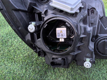 Laden Sie das Bild in den Galerie-Viewer, Frontscheinwerfer Mercedes-Benz Sprinter 906 A9068203161 Xenon Rechts oder Links SCH8130689450to