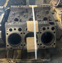 Laden Sie das Bild in den Galerie-Viewer, Motorblock Mercedes-Benz OM501_16 Diesel Unkomplett