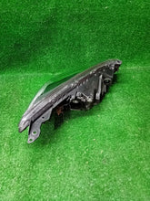 Laden Sie das Bild in den Galerie-Viewer, Frontscheinwerfer Mazda II K2442-51040 Links Scheinwerfer Headlight