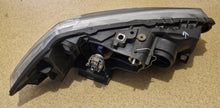 Laden Sie das Bild in den Galerie-Viewer, Frontscheinwerfer Renault Megane II 8200073224H Xenon Links Headlight SCH8419111620oo