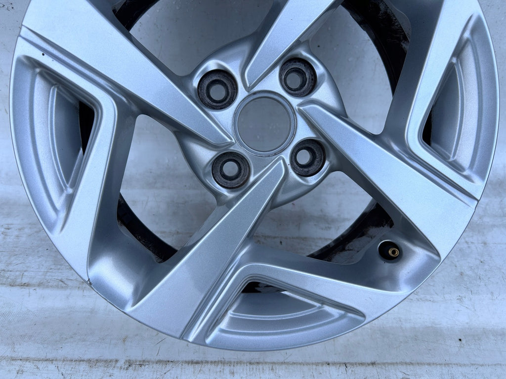 1x Alufelge 15 Zoll 6.0" 4x100 48ET Glanz Silber 52910-K7100 Hyundai I10 III I20