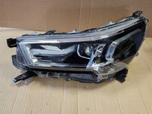 Laden Sie das Bild in den Galerie-Viewer, Frontscheinwerfer Toyota Hilux 81110-0K941 LED Ein Stück (Rechts oder Links)
