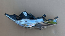 Laden Sie das Bild in den Galerie-Viewer, Frontscheinwerfer Toyota Auris 81130-02J61 LED Rechts Scheinwerfer Headlight SCH1210396123om