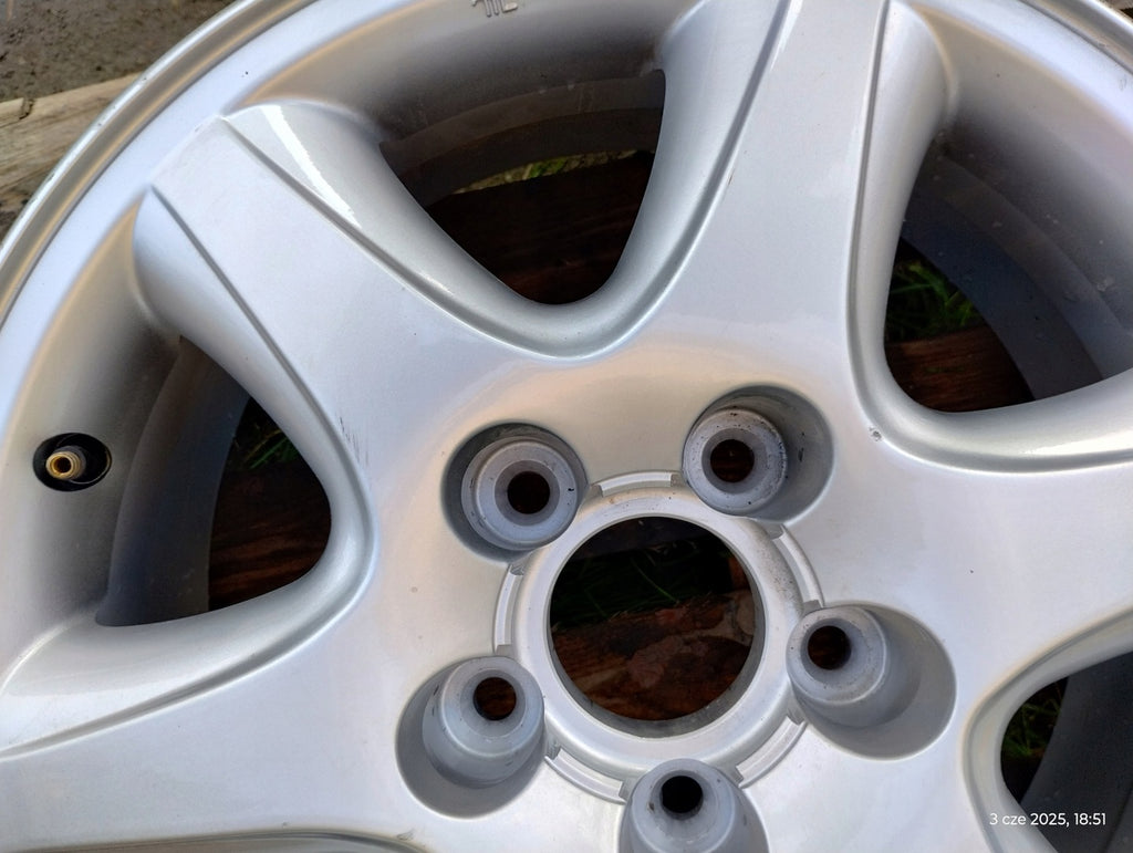 1x Alufelge 16 Zoll 6.5" 5x114.3 41ET Glanz Silber 52910-2E200 Hyundai Tucson