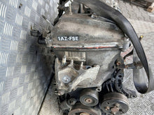 Laden Sie das Bild in den Galerie-Viewer, Motor Toyota Avensis 1AZ-FSE 2.0 VVTI Engine Unkomplett MOT1984639732lv
